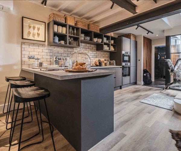 Kitchen area and breakfast bar
